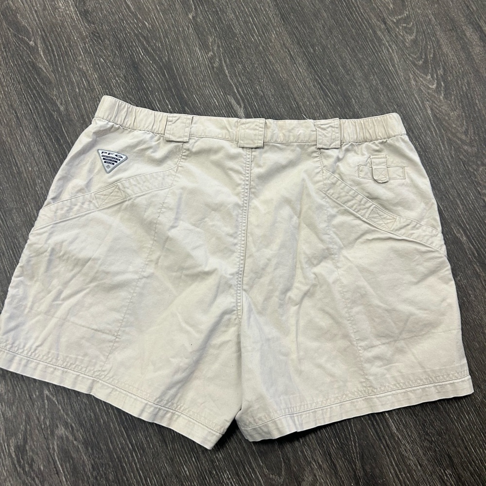 Columbia Men’s PFG Khaki Beige Outdoor Activities Cargo shorts. Size XXL - Picture 5 of 9